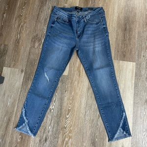 Judy Blue skinny fit jean. Size 13/31. Frayed scalloped hem